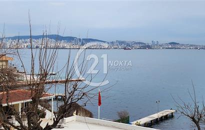 Büyükada Madende deniz manzaralı rıhtımda iskeleli Yalı dairesi