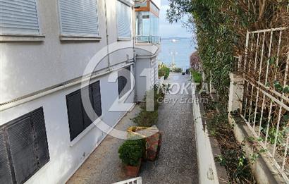 Büyükada Madende deniz manzaralı rıhtımda iskeleli Yalı dairesi