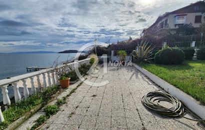 Büyükada Madende deniz manzaralı rıhtımda iskeleli Yalı dairesi