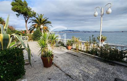 Büyükada Madende deniz manzaralı rıhtımda iskeleli Yalı dairesi