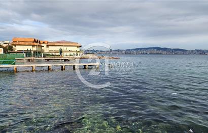 Büyükada Madende deniz manzaralı rıhtımda iskeleli Yalı dairesi