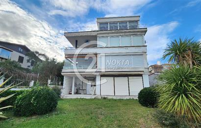 Büyükada Madende deniz manzaralı rıhtımda iskeleli Yalı dairesi