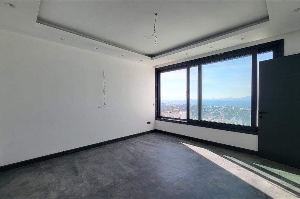 Panoramik Deniz Manzaralı Özel Havuzlu Satılık Lüks Villa