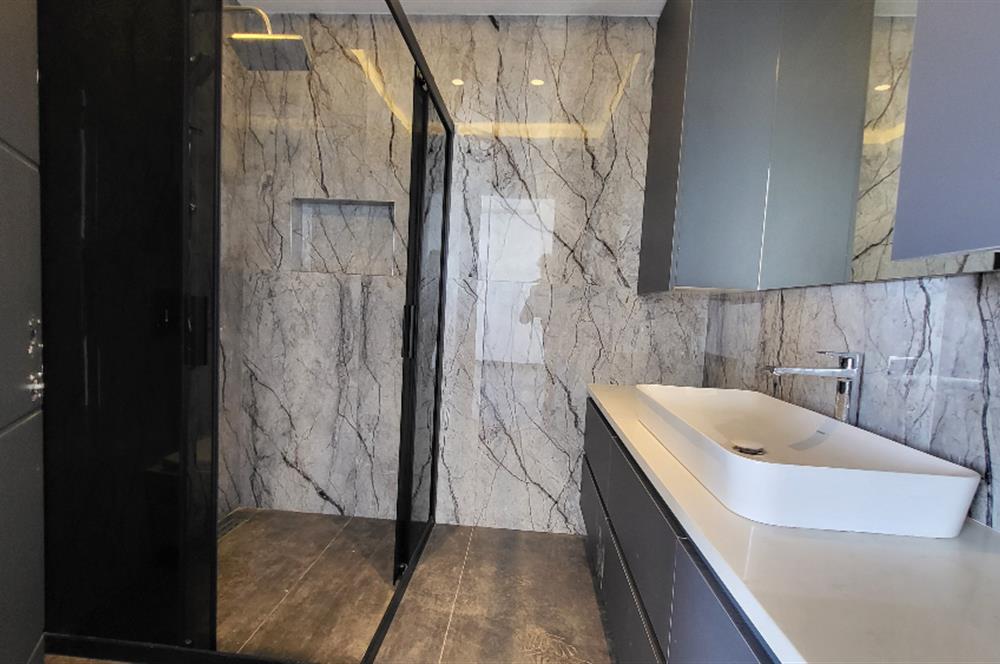 Panoramik Deniz Manzaralı Özel Havuzlu Satılık Lüks Villa