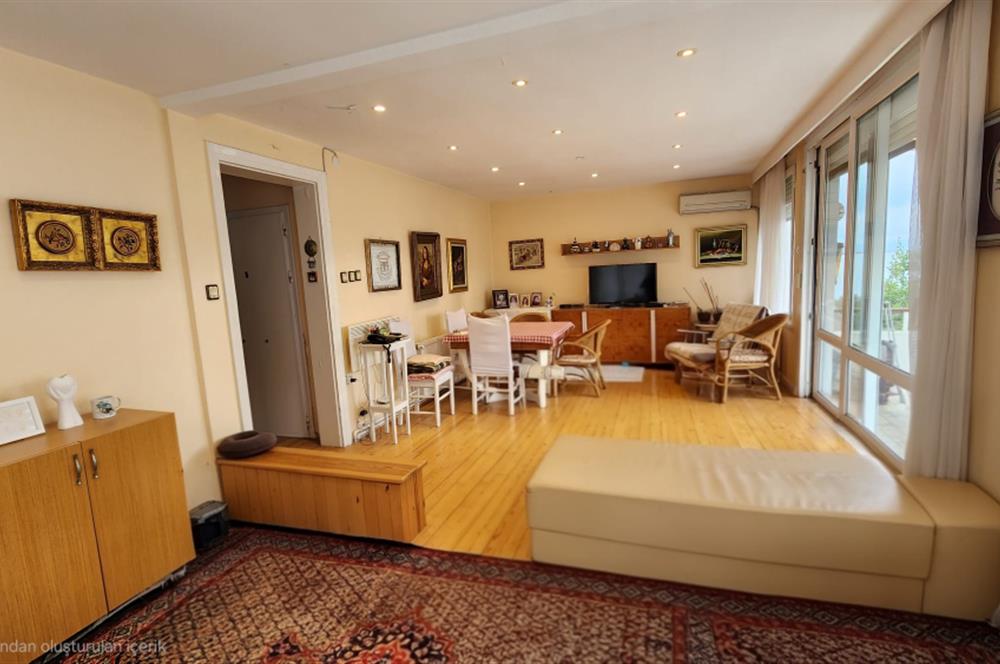 Büyükada Madende deniz manzaralı rıhtımda iskeleli Yalı dairesi