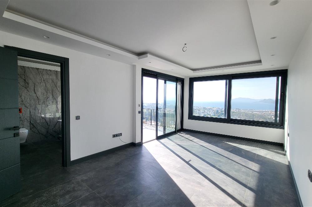 Panoramik Deniz Manzaralı Özel Havuzlu Satılık Lüks Villa