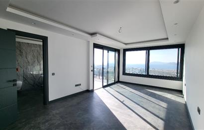 Panoramik Deniz Manzaralı Özel Havuzlu Satılık Lüks Villa