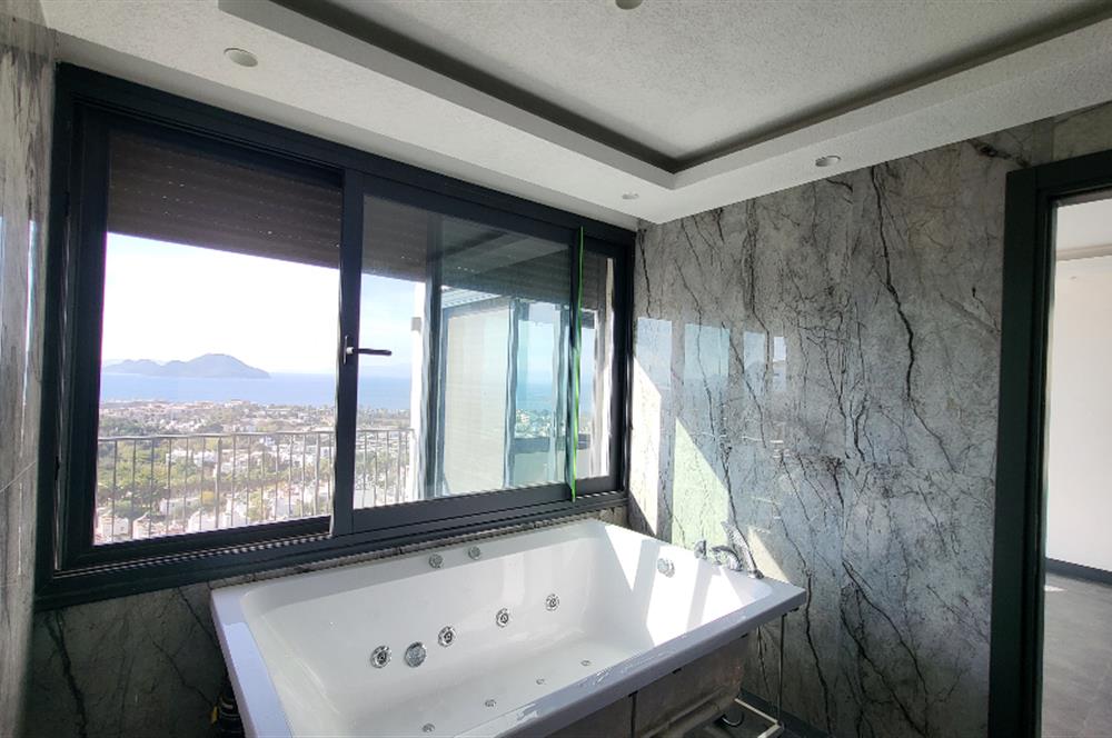 Panoramik Deniz Manzaralı Özel Havuzlu Satılık Lüks Villa