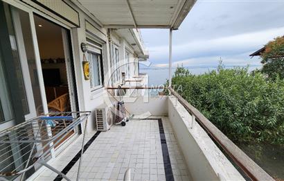 Büyükada Madende deniz manzaralı rıhtımda iskeleli Yalı dairesi