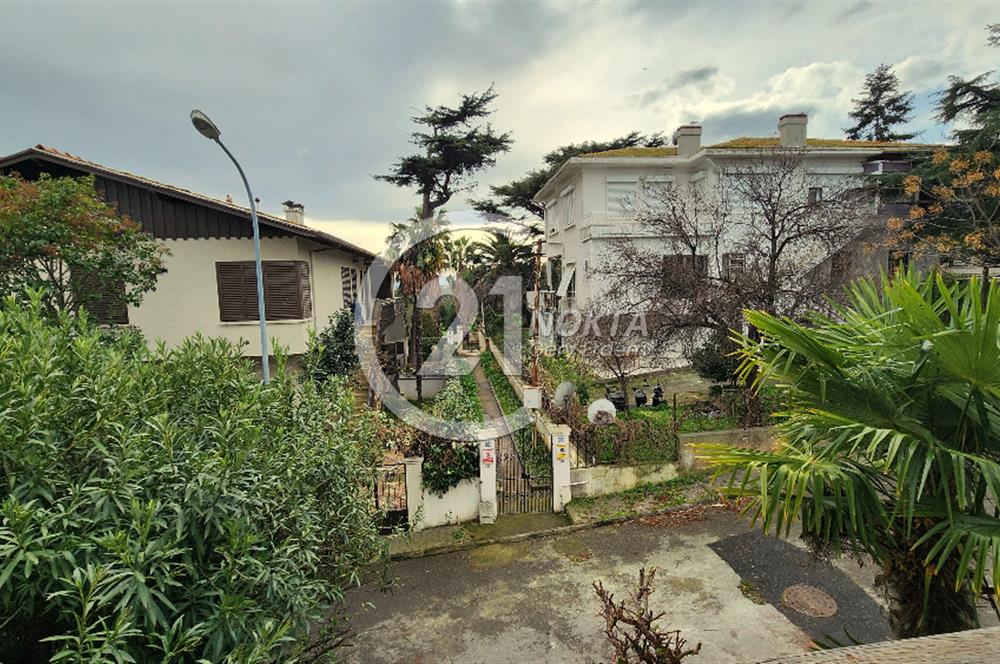 Büyükada Madende deniz manzaralı rıhtımda iskeleli Yalı dairesi