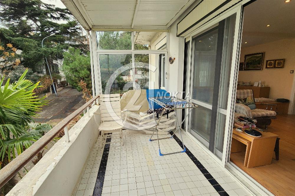 Büyükada Madende deniz manzaralı rıhtımda iskeleli Yalı dairesi