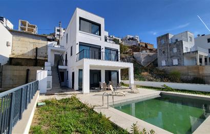 Panoramik Deniz Manzaralı Özel Havuzlu Satılık Lüks Villa