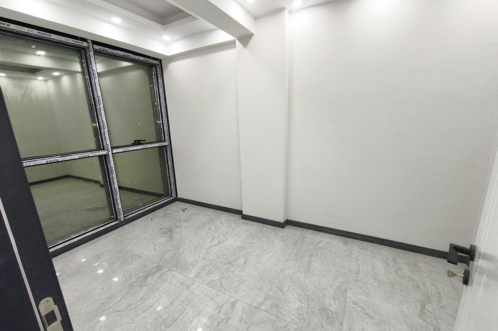 C21 LOCA'DAN PLAZA TADINDA KİRALIK OFİS