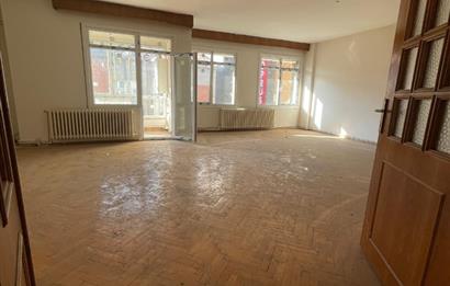 İZMİT MERKEZ ÇARŞI İÇİNDE 4+1 GENİŞ DAİRE/TİCARİ KULLANIMA UYGUN