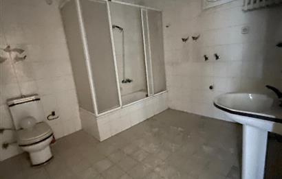 İZMİT MERKEZ ÇARŞI İÇİNDE 4+1 GENİŞ DAİRE/TİCARİ KULLANIMA UYGUN