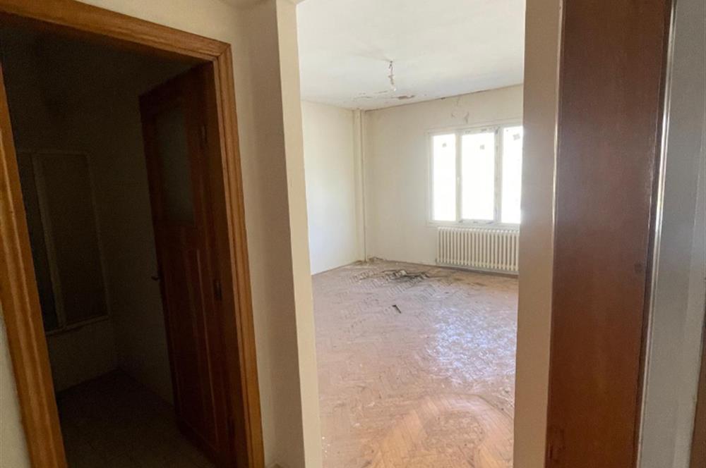 İZMİT MERKEZ ÇARŞI İÇİNDE 4+1 GENİŞ DAİRE/TİCARİ KULLANIMA UYGUN