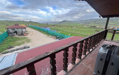 C21 BAL'DAN OVACIK MAH. 1152M2 ARAZİ İÇİNDE 2 KATLI AHŞAP EV