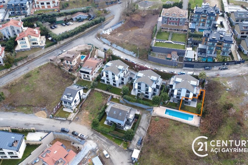 Uskumruköy Lotus Life'ta Havuz Cepheli Bahçe Dubleks