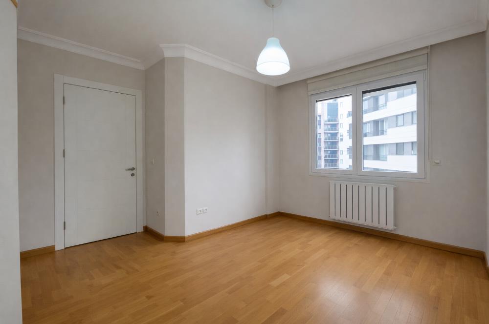 Selamiçeşme'de İşyeri Kullanımına Uygun 95 m2 3+1 Kiralık Daire