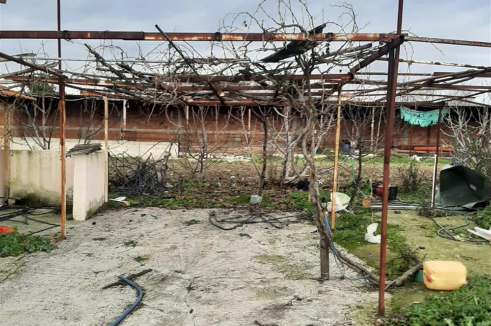 CENTURY 21 BAL GAYRİMENKUL'DEN BALIKLI KÖYÜ İÇERİSİNDE KÖY EVİ VE AÇIK SİSTEM BÜYÜKBAŞ HAYVAN DAMI