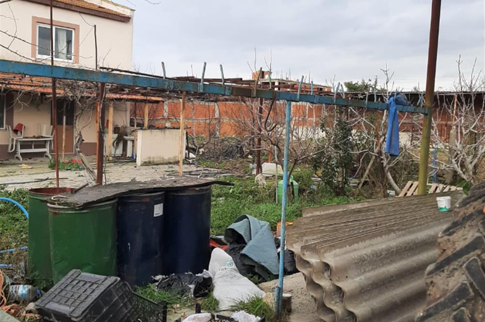 CENTURY 21 BAL GAYRİMENKUL'DEN BALIKLI KÖYÜ İÇERİSİNDE KÖY EVİ VE AÇIK SİSTEM BÜYÜKBAŞ HAYVAN DAMI