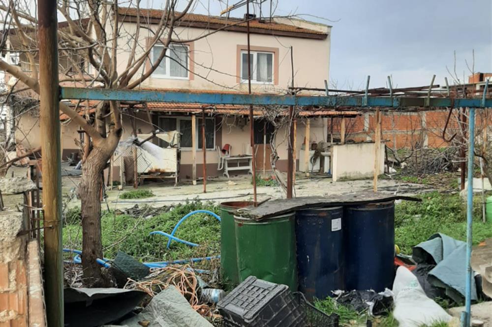 CENTURY 21 BAL GAYRİMENKUL'DEN BALIKLI KÖYÜ İÇERİSİNDE KÖY EVİ VE AÇIK SİSTEM BÜYÜKBAŞ HAYVAN DAMI