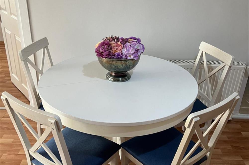 AYNALIÇEŞME CADDE ÜZERİNDE 2+1 EŞYALI KİRALIK DAİRE