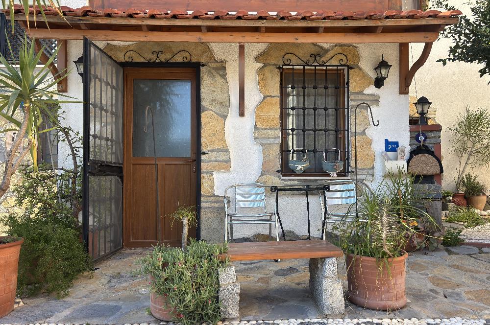 Eskiçeşme'de, Marina'ya Yürüme Mesafesi Kiralık 1+1 Eşyalı Daire