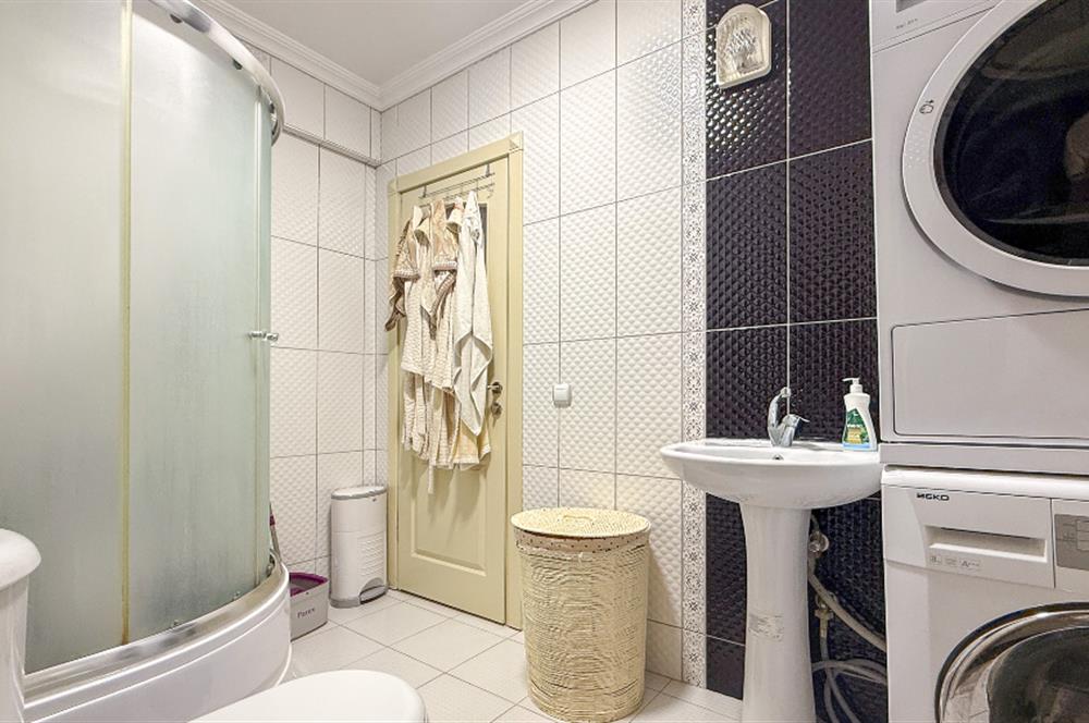 Maltepe Okullar Bölgesinde Köşe Konum Satılık 3+1 Daire 