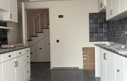 ENGİN SİTESİ'NDE YENİLENMİŞ DENİZ MANZARALI DUBLEKS DAİRE