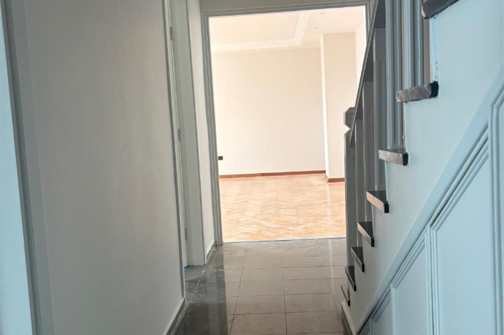 ENGİN SİTESİ'NDE YENİLENMİŞ DENİZ MANZARALI DUBLEKS DAİRE