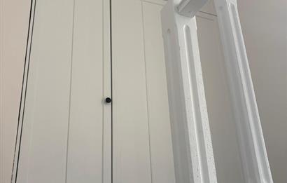 ENGİN SİTESİ'NDE YENİLENMİŞ DENİZ MANZARALI DUBLEKS DAİRE