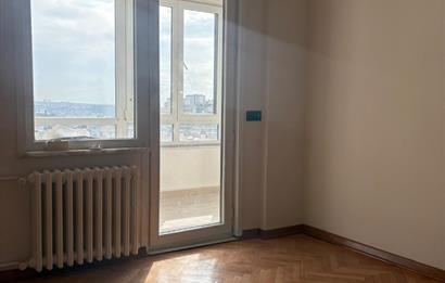 ENGİN SİTESİ'NDE YENİLENMİŞ DENİZ MANZARALI DUBLEKS DAİRE