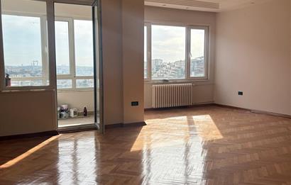 ENGİN SİTESİ'NDE YENİLENMİŞ DENİZ MANZARALI DUBLEKS DAİRE