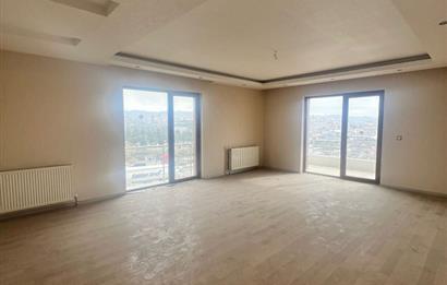 KARŞIYAKA'DA GÖL MANZARALI 3+1 SATILIK DAİRE