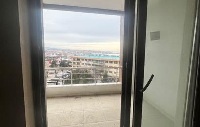 KARŞIYAKA'DA GÖL MANZARALI 3+1 SATILIK DAİRE