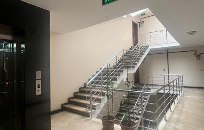 KARŞIYAKA'DA GÖL MANZARALI 3+1 SATILIK DAİRE