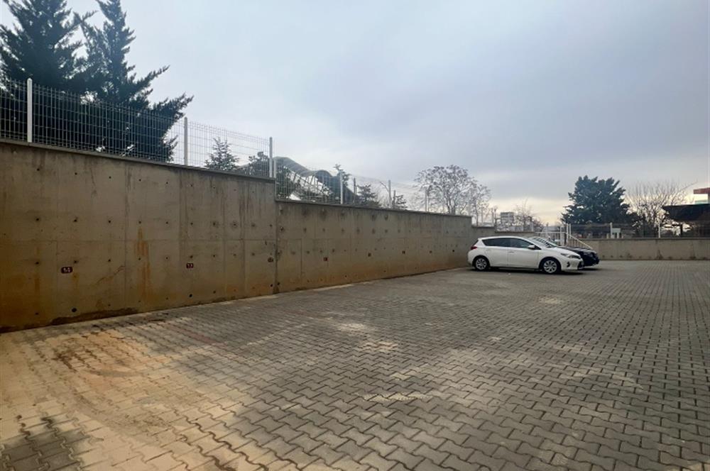 KARŞIYAKA'DA GÖL MANZARALI 3+1 SATILIK DAİRE