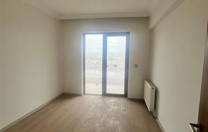 KARŞIYAKA'DA GÖL MANZARALI 3+1 SATILIK DAİRE