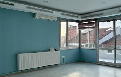 GÜMÜŞSUYU'NDA İLHAM VEREN DENİZ MANZARASINA SAHİP KİRALIK OFİS