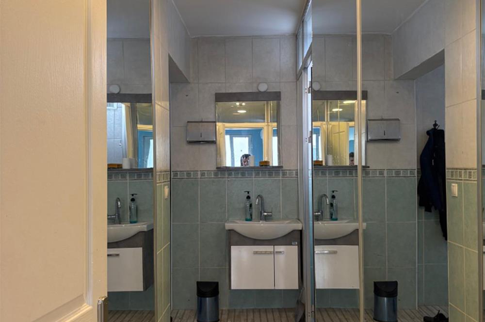 GÜMÜŞSUYU'NDA İLHAM VEREN DENİZ MANZARASINA SAHİP KİRALIK OFİS