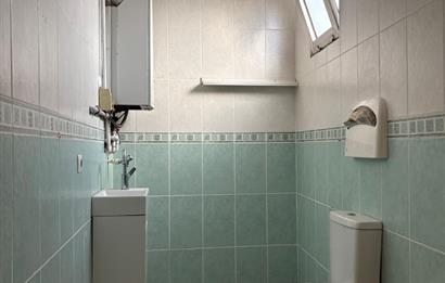 GÜMÜŞSUYU'NDA İLHAM VEREN DENİZ MANZARASINA SAHİP KİRALIK OFİS