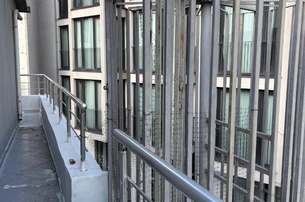 GÜMÜŞSUYU'NDA İLHAM VEREN DENİZ MANZARASINA SAHİP KİRALIK OFİS