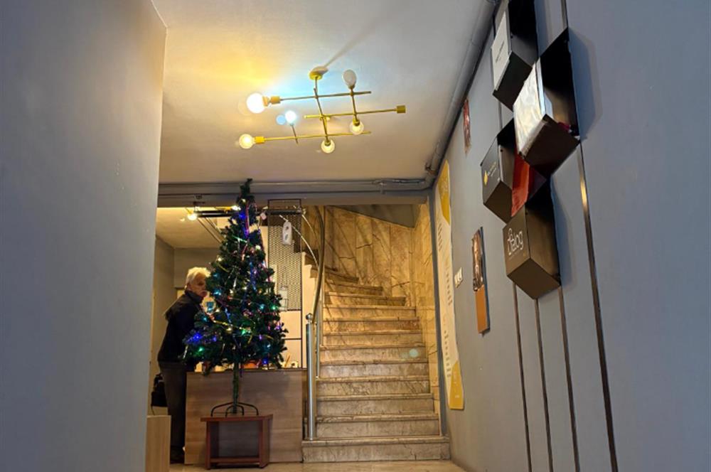 GÜMÜŞSUYU'NDA İLHAM VEREN DENİZ MANZARASINA SAHİP KİRALIK OFİS