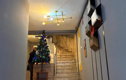 GÜMÜŞSUYU'NDA İLHAM VEREN DENİZ MANZARASINA SAHİP KİRALIK OFİS