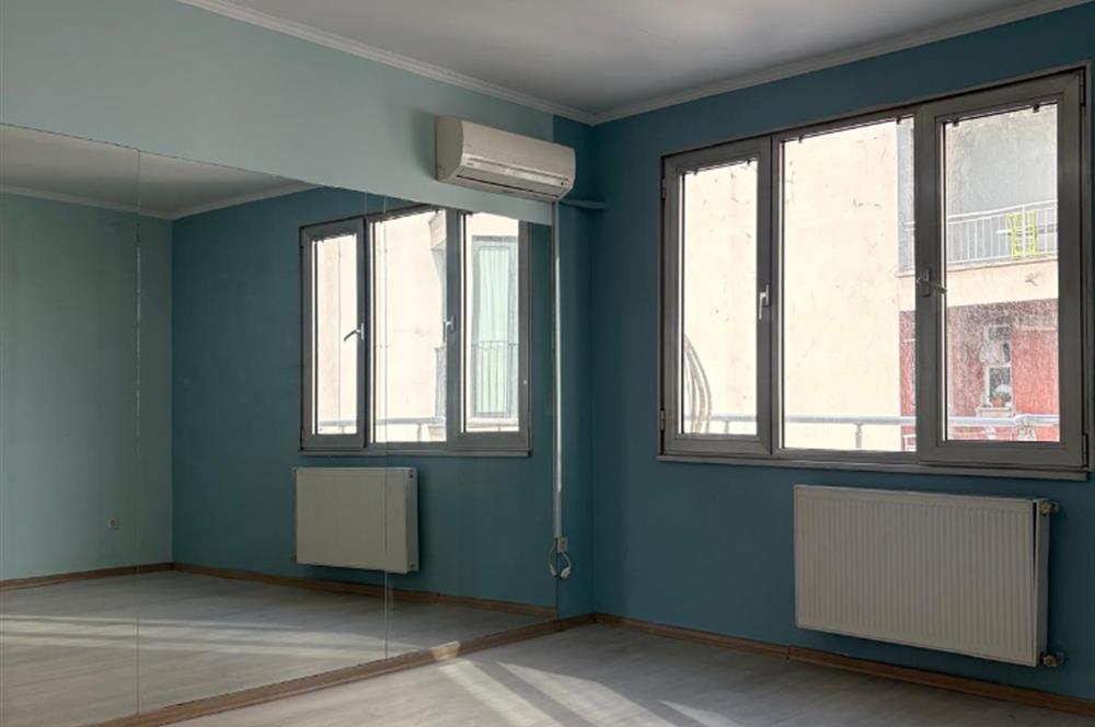 GÜMÜŞSUYU'NDA İLHAM VEREN DENİZ MANZARASINA SAHİP KİRALIK OFİS