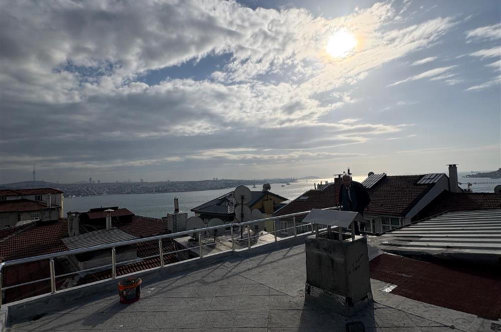 GÜMÜŞSUYU'NDA İLHAM VEREN DENİZ MANZARASINA SAHİP KİRALIK OFİS