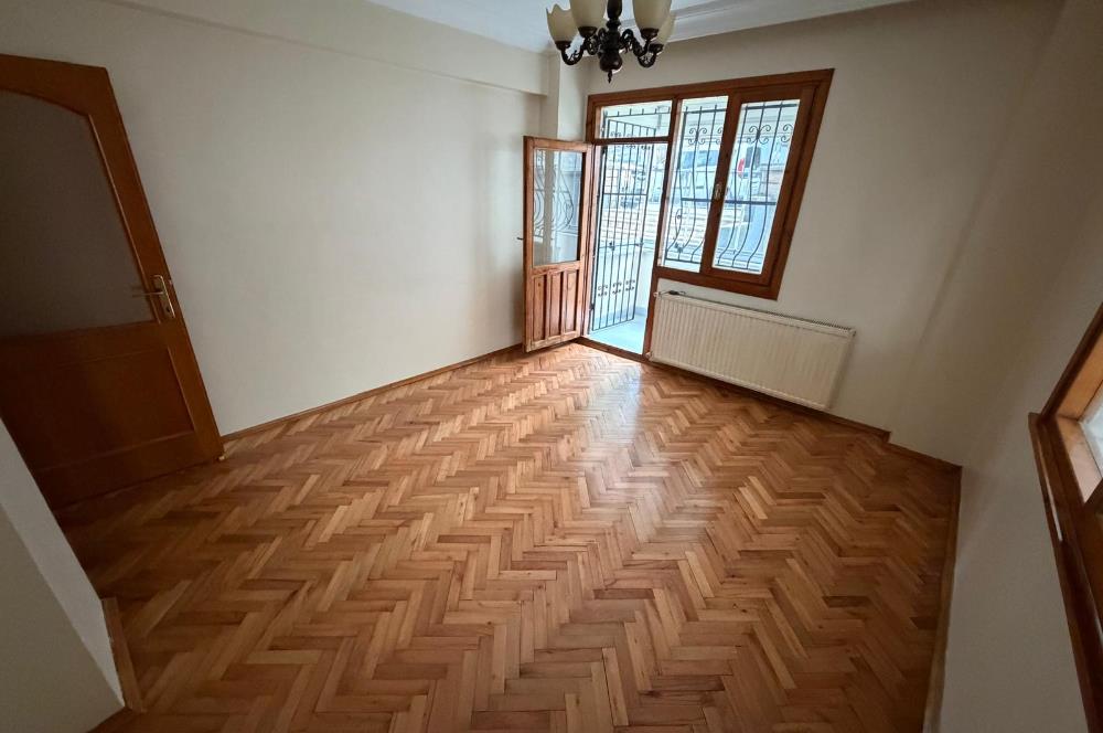 MALTEPE KÜÇÜKYALI SAHİL MARMARAY YAKINI BALKONLU 2+1 DAİRE