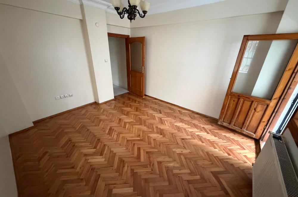 MALTEPE KÜÇÜKYALI SAHİL MARMARAY YAKINI BALKONLU 2+1 DAİRE