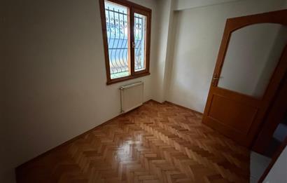 MALTEPE KÜÇÜKYALI SAHİL MARMARAY YAKINI BALKONLU 2+1 DAİRE